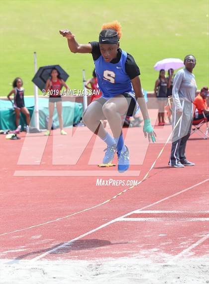 Thumbnail 3 in SCHSL AAAAA State Qualifier (Girls Field Events) photogallery.