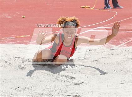 Thumbnail 2 in SCHSL AAAAA State Qualifier (Girls Field Events) photogallery.
