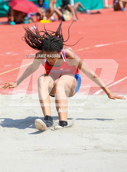 Thumbnail 1 in SCHSL AAAAA State Qualifier (Girls Field Events) photogallery.