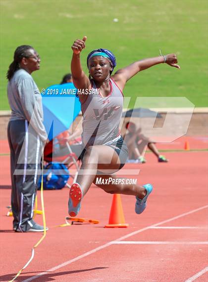 Thumbnail 3 in SCHSL AAAAA State Qualifier (Girls Field Events) photogallery.