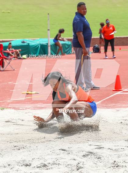 Thumbnail 2 in SCHSL AAAAA State Qualifier (Girls Field Events) photogallery.