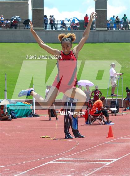 Thumbnail 3 in SCHSL AAAAA State Qualifier (Girls Field Events) photogallery.