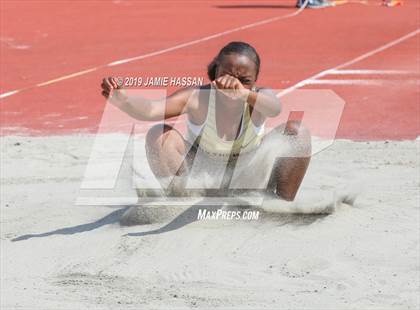 Thumbnail 2 in SCHSL AAAAA State Qualifier (Girls Field Events) photogallery.