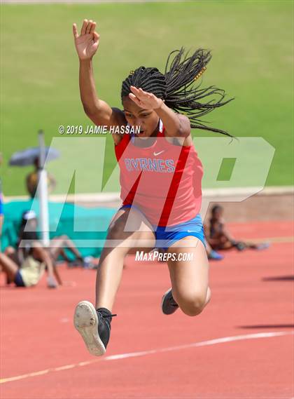 Thumbnail 2 in SCHSL AAAAA State Qualifier (Girls Field Events) photogallery.
