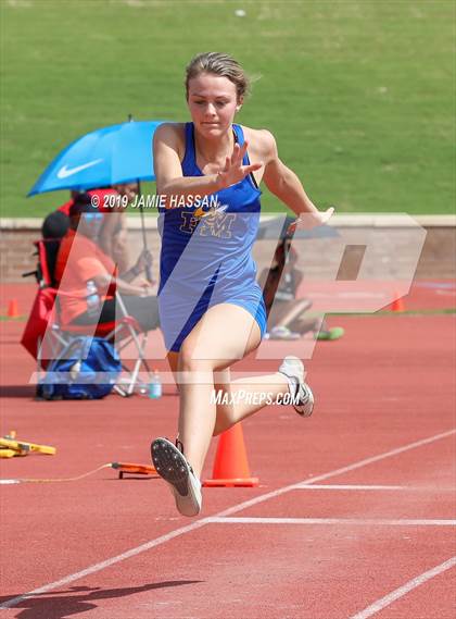 Thumbnail 3 in SCHSL AAAAA State Qualifier (Girls Field Events) photogallery.