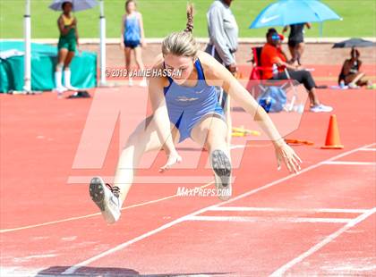 Thumbnail 2 in SCHSL AAAAA State Qualifier (Girls Field Events) photogallery.