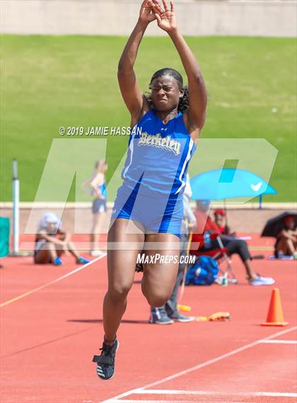 Thumbnail 1 in SCHSL AAAAA State Qualifier (Girls Field Events) photogallery.
