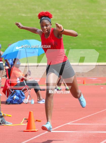 Thumbnail 1 in SCHSL AAAAA State Qualifier (Girls Field Events) photogallery.