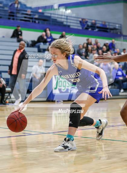 Thumbnail 2 in Grain Valley vs. Lincoln College Prep (MSHSAA Class 4 Quarterfinal) photogallery.