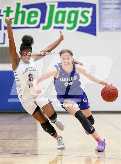 Thumbnail 1 in Grain Valley vs. Lincoln College Prep (MSHSAA Class 4 Quarterfinal) photogallery.