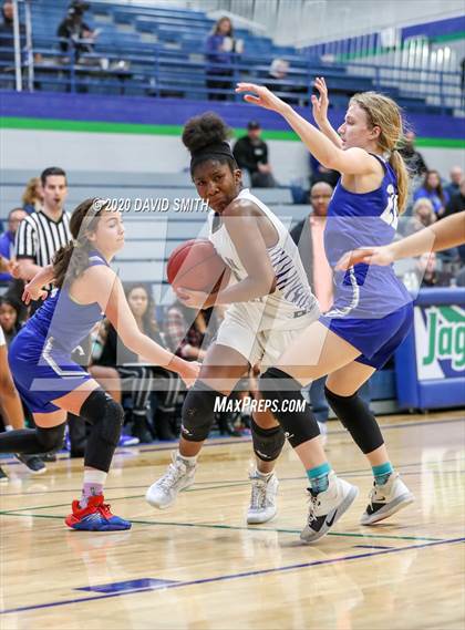 Thumbnail 3 in Grain Valley vs. Lincoln College Prep (MSHSAA Class 4 Quarterfinal) photogallery.