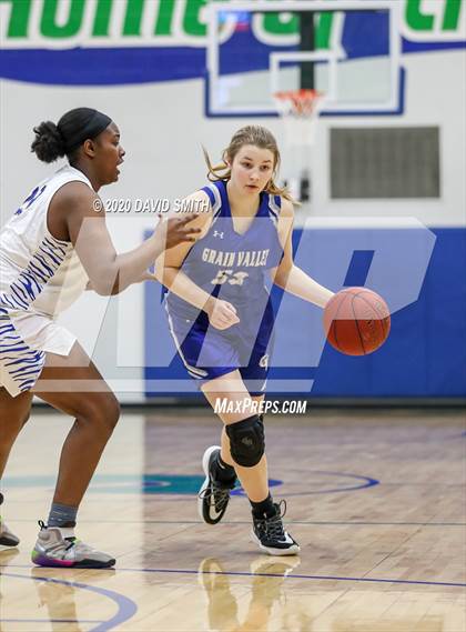 Thumbnail 2 in Grain Valley vs. Lincoln College Prep (MSHSAA Class 4 Quarterfinal) photogallery.