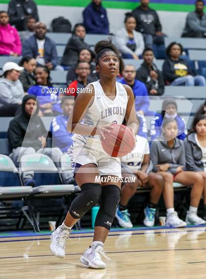 Thumbnail 1 in Grain Valley vs. Lincoln College Prep (MSHSAA Class 4 Quarterfinal) photogallery.