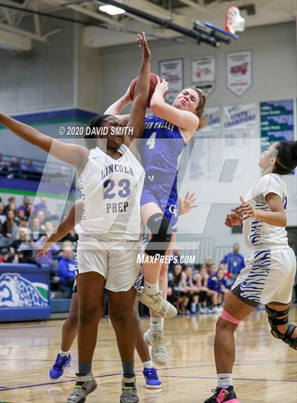 Thumbnail 2 in Grain Valley vs. Lincoln College Prep (MSHSAA Class 4 Quarterfinal) photogallery.