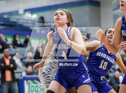 Thumbnail 1 in Grain Valley vs. Lincoln College Prep (MSHSAA Class 4 Quarterfinal) photogallery.