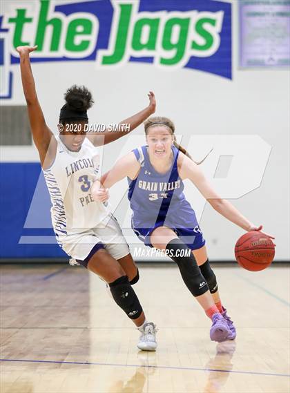 Thumbnail 3 in Grain Valley vs. Lincoln College Prep (MSHSAA Class 4 Quarterfinal) photogallery.