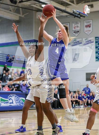 Thumbnail 1 in Grain Valley vs. Lincoln College Prep (MSHSAA Class 4 Quarterfinal) photogallery.