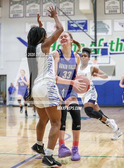 Thumbnail 3 in Grain Valley vs. Lincoln College Prep (MSHSAA Class 4 Quarterfinal) photogallery.