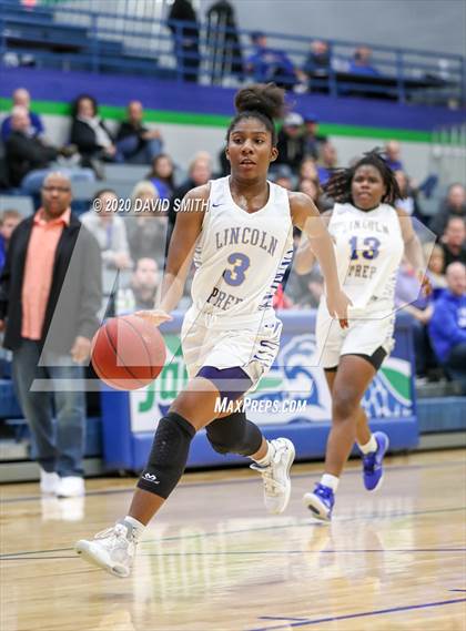 Thumbnail 3 in Grain Valley vs. Lincoln College Prep (MSHSAA Class 4 Quarterfinal) photogallery.