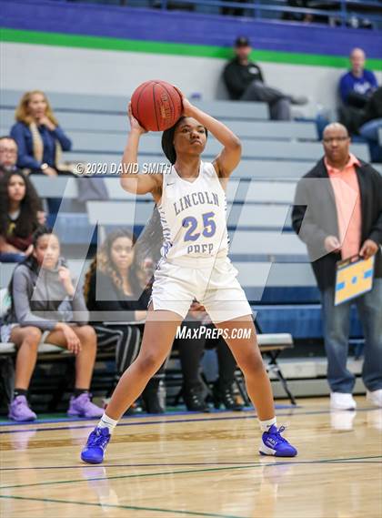 Thumbnail 3 in Grain Valley vs. Lincoln College Prep (MSHSAA Class 4 Quarterfinal) photogallery.