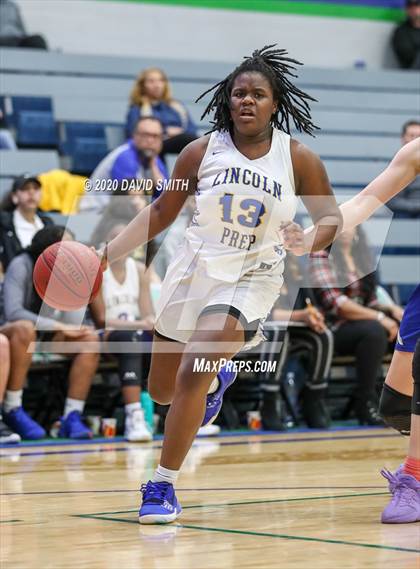 Thumbnail 1 in Grain Valley vs. Lincoln College Prep (MSHSAA Class 4 Quarterfinal) photogallery.