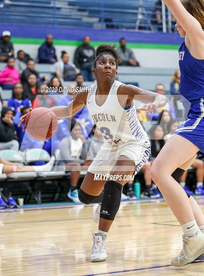 Thumbnail 2 in Grain Valley vs. Lincoln College Prep (MSHSAA Class 4 Quarterfinal) photogallery.