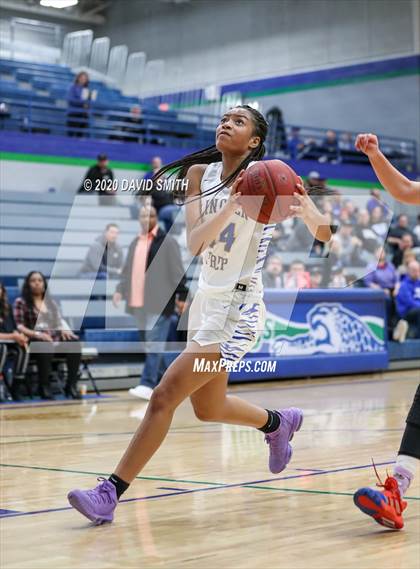 Thumbnail 2 in Grain Valley vs. Lincoln College Prep (MSHSAA Class 4 Quarterfinal) photogallery.