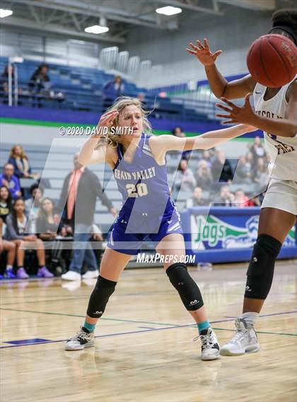 Thumbnail 3 in Grain Valley vs. Lincoln College Prep (MSHSAA Class 4 Quarterfinal) photogallery.
