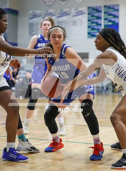 Thumbnail 2 in Grain Valley vs. Lincoln College Prep (MSHSAA Class 4 Quarterfinal) photogallery.