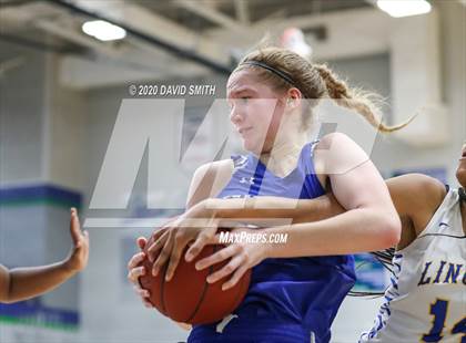 Thumbnail 3 in Grain Valley vs. Lincoln College Prep (MSHSAA Class 4 Quarterfinal) photogallery.