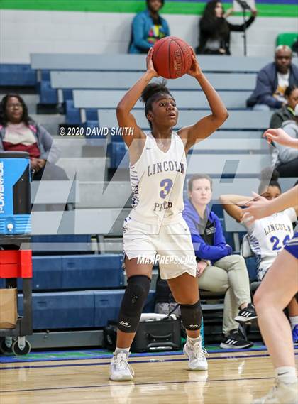 Thumbnail 2 in Grain Valley vs. Lincoln College Prep (MSHSAA Class 4 Quarterfinal) photogallery.