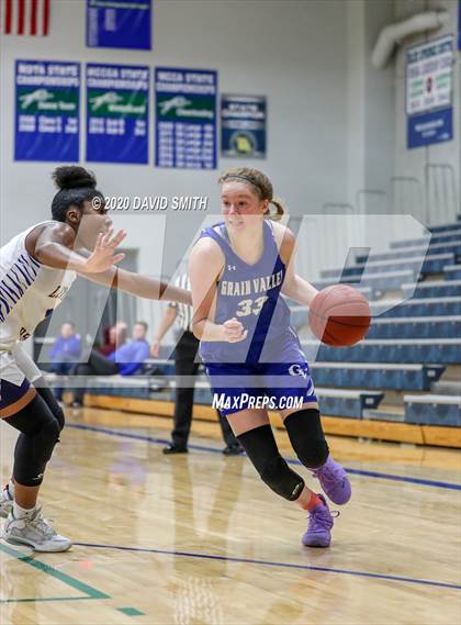 Thumbnail 2 in Grain Valley vs. Lincoln College Prep (MSHSAA Class 4 Quarterfinal) photogallery.