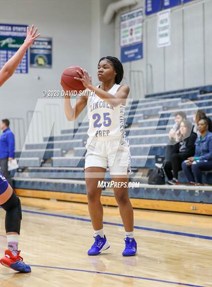 Thumbnail 1 in Grain Valley vs. Lincoln College Prep (MSHSAA Class 4 Quarterfinal) photogallery.