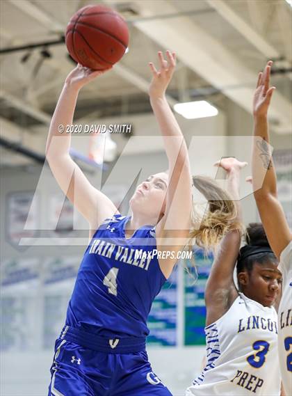 Thumbnail 2 in Grain Valley vs. Lincoln College Prep (MSHSAA Class 4 Quarterfinal) photogallery.