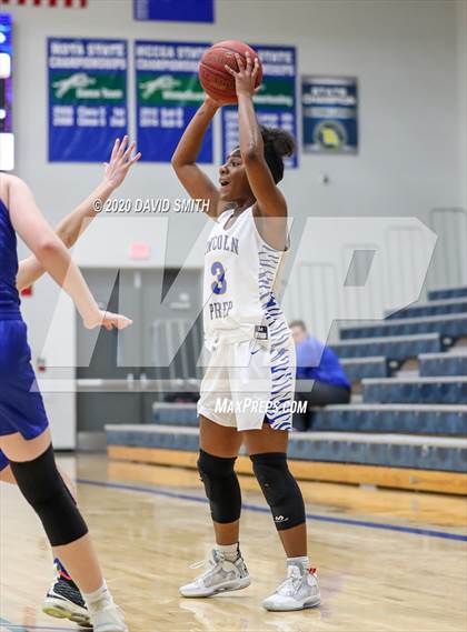 Thumbnail 3 in Grain Valley vs. Lincoln College Prep (MSHSAA Class 4 Quarterfinal) photogallery.