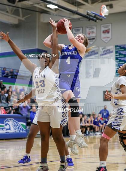 Thumbnail 3 in Grain Valley vs. Lincoln College Prep (MSHSAA Class 4 Quarterfinal) photogallery.