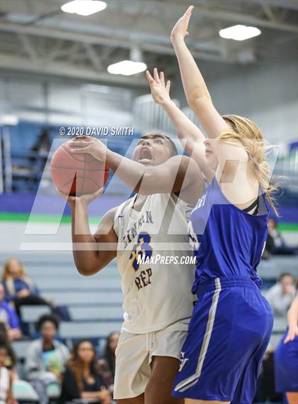 Thumbnail 1 in Grain Valley vs. Lincoln College Prep (MSHSAA Class 4 Quarterfinal) photogallery.