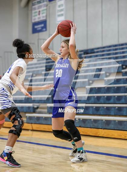 Thumbnail 2 in Grain Valley vs. Lincoln College Prep (MSHSAA Class 4 Quarterfinal) photogallery.