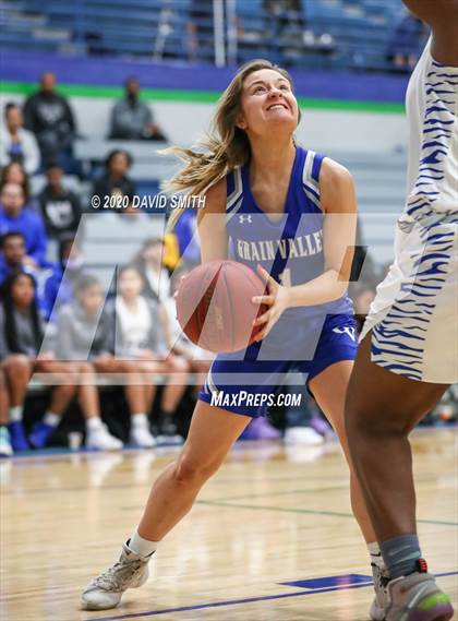 Thumbnail 3 in Grain Valley vs. Lincoln College Prep (MSHSAA Class 4 Quarterfinal) photogallery.