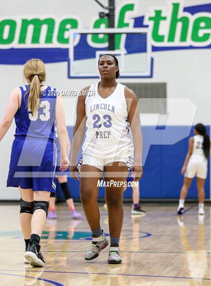 Thumbnail 3 in Grain Valley vs. Lincoln College Prep (MSHSAA Class 4 Quarterfinal) photogallery.