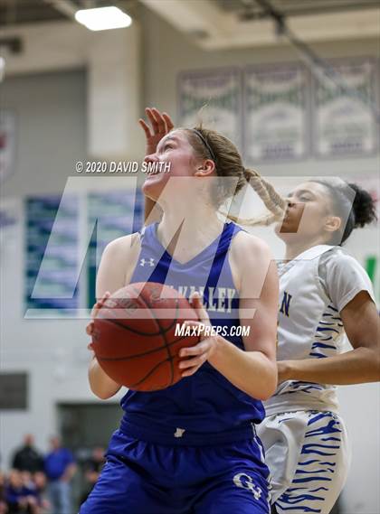 Thumbnail 1 in Grain Valley vs. Lincoln College Prep (MSHSAA Class 4 Quarterfinal) photogallery.