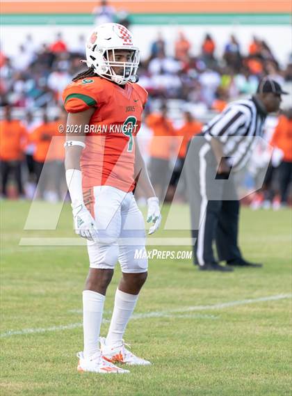 Thumbnail 2 in Seminole Seminoles vs. Jones Fightin' Tigers (Kickoff Classic) photogallery.