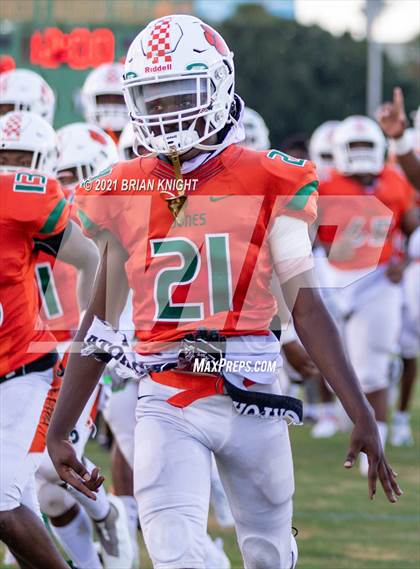 Thumbnail 2 in Seminole Seminoles vs. Jones Fightin' Tigers (Kickoff Classic) photogallery.