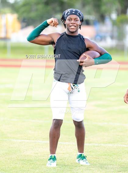 Thumbnail 2 in Seminole Seminoles vs. Jones Fightin' Tigers (Kickoff Classic) photogallery.