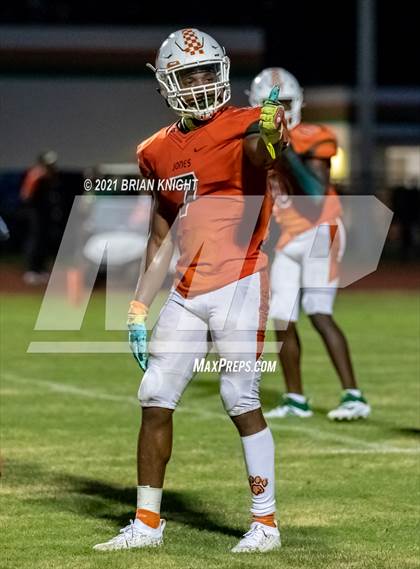 Thumbnail 2 in Seminole Seminoles vs. Jones Fightin' Tigers (Kickoff Classic) photogallery.