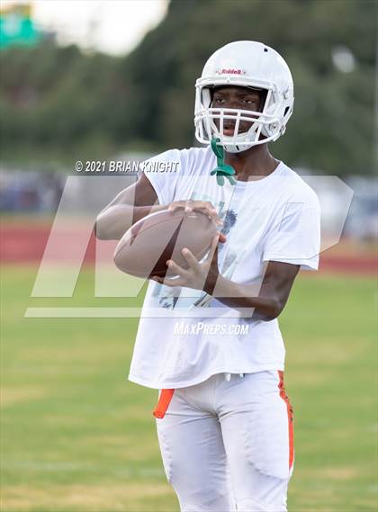Thumbnail 2 in Seminole Seminoles vs. Jones Fightin' Tigers (Kickoff Classic) photogallery.