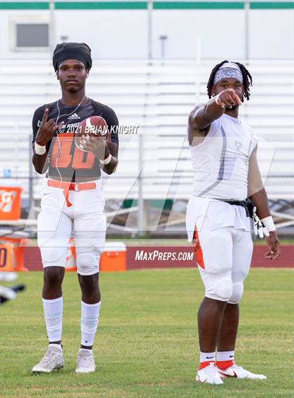Thumbnail 3 in Seminole Seminoles vs. Jones Fightin' Tigers (Kickoff Classic) photogallery.