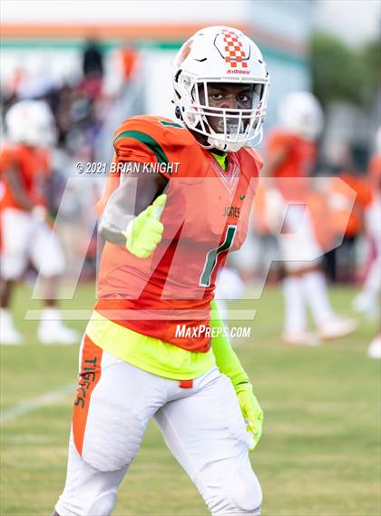 Thumbnail 3 in Seminole Seminoles vs. Jones Fightin' Tigers (Kickoff Classic) photogallery.