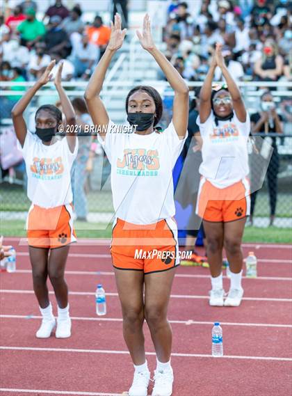 Thumbnail 2 in Seminole Seminoles vs. Jones Fightin' Tigers (Kickoff Classic) photogallery.