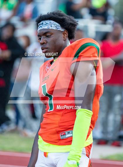 Thumbnail 3 in Seminole Seminoles vs. Jones Fightin' Tigers (Kickoff Classic) photogallery.